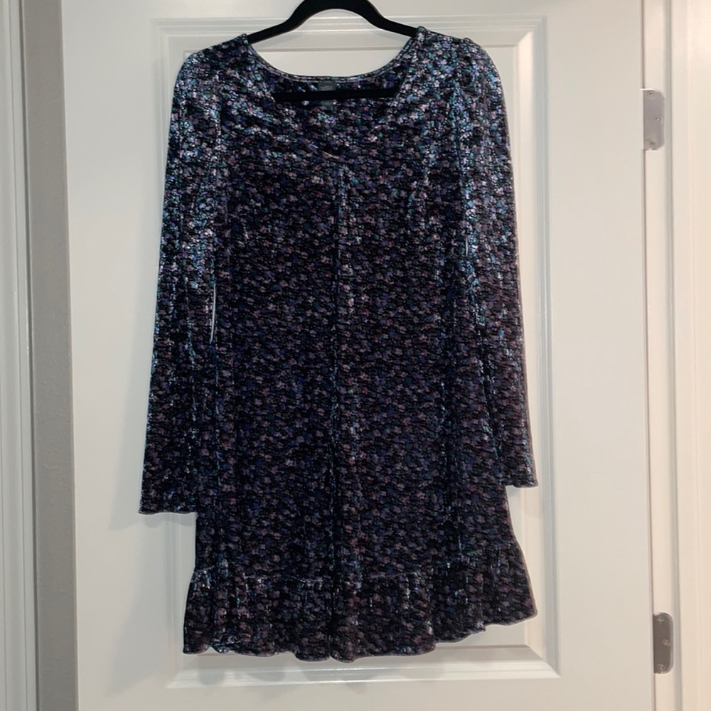 Velvety multi-colored flowery dress perfect for a winter outing!
